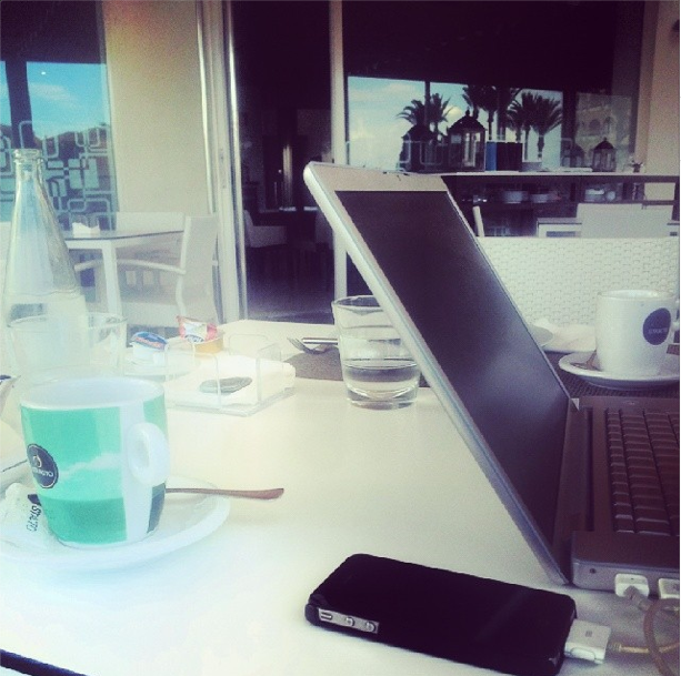Trabajando en la playa_Mondaysatwork